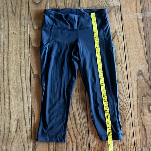 Lululemon Capri Leggings with Gathered sides Size 2 Black - Picture 4 of 10
